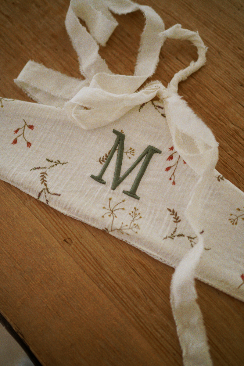 Percha Bordada Estampado Floral