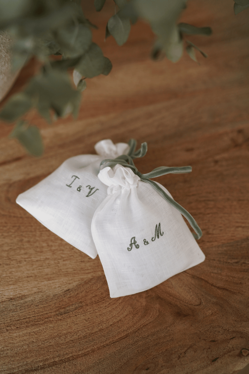 Bolsa pequeña bordada