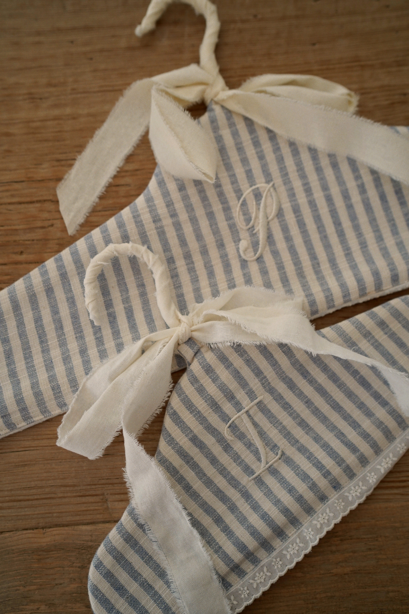 Percha Bautizo Rayas Bordada