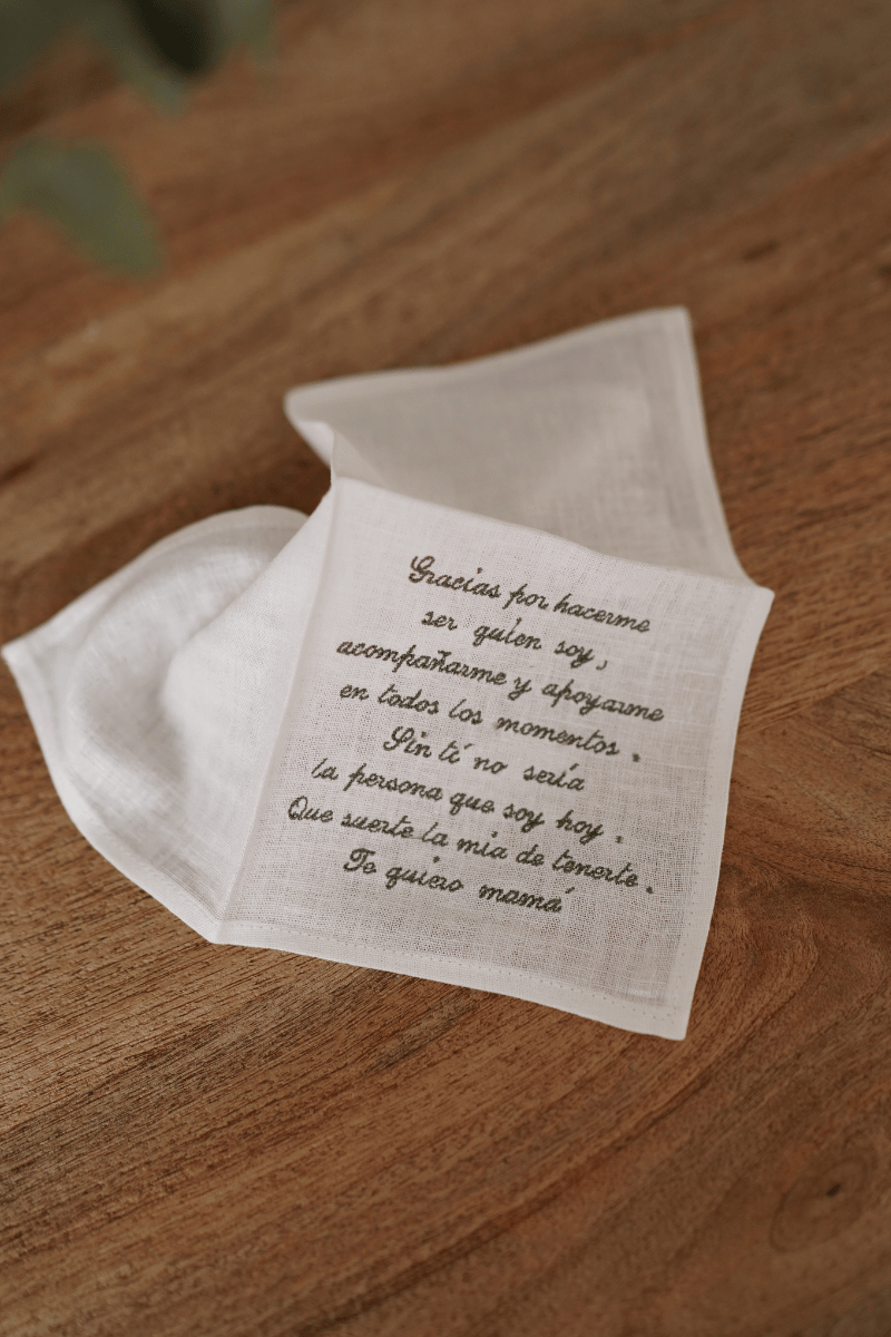 Pañuelo Bordado Mamá